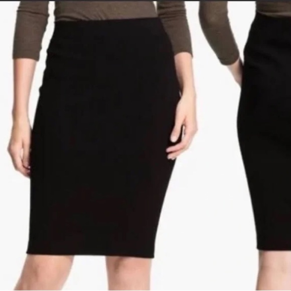 Vince Viscose Crepe Knot Pencil Skirt | Size: XS Color: Black